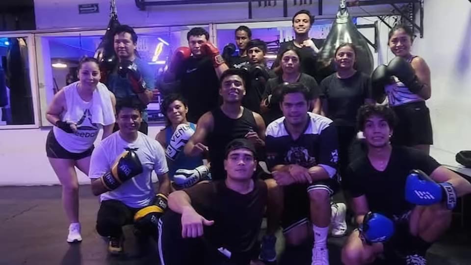 La comunidad de TNT Boxing Fitness reunida en el gimnasio